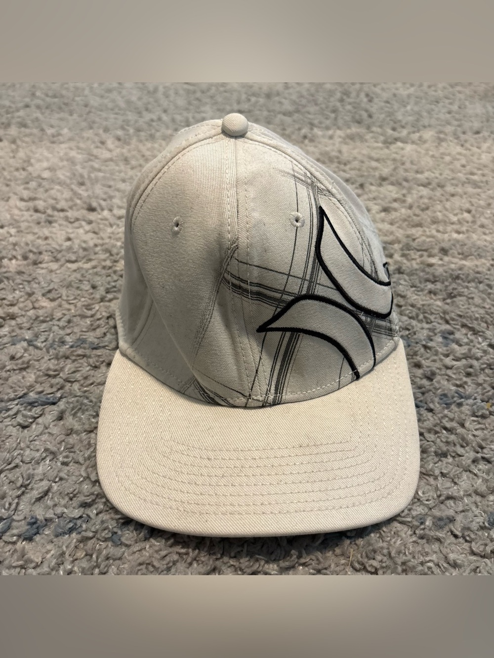 Vintage Y2K Hurley x New Era 39THIRTY Off-White Plaid Fitted Hat S/M